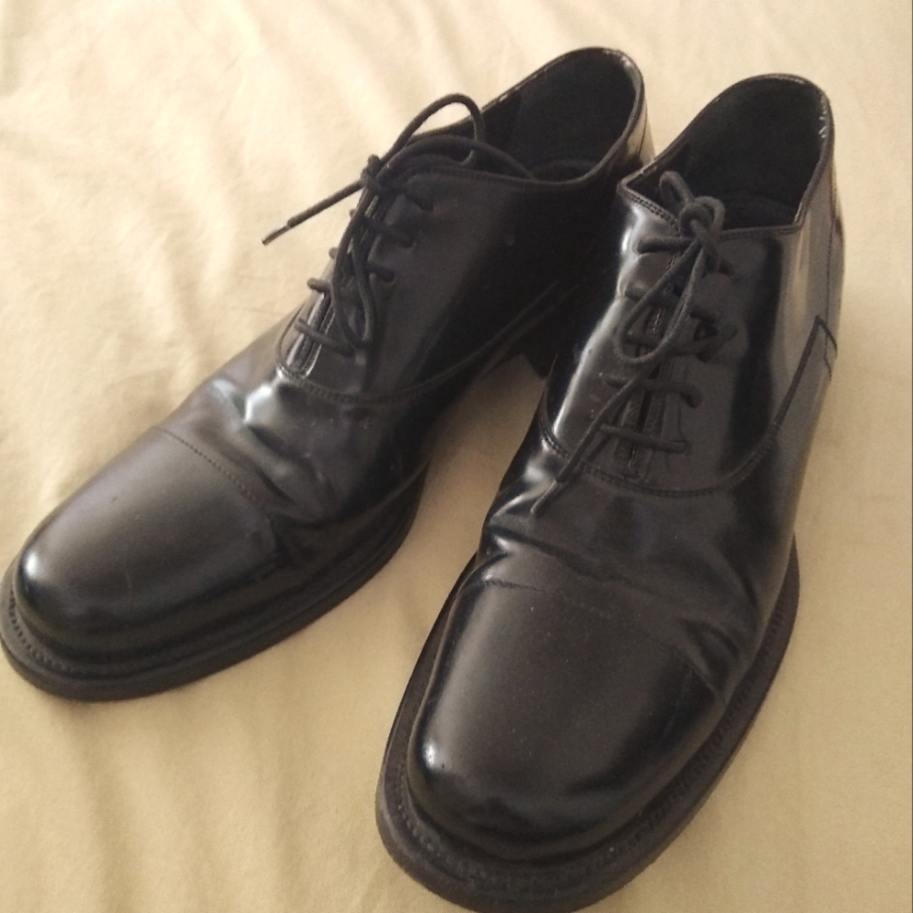 Women's Black leather Prada oxfords size 40